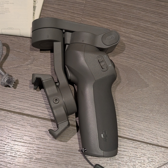 DJI Osmo Mobile 3 Gimbal - Picture 8 of 13